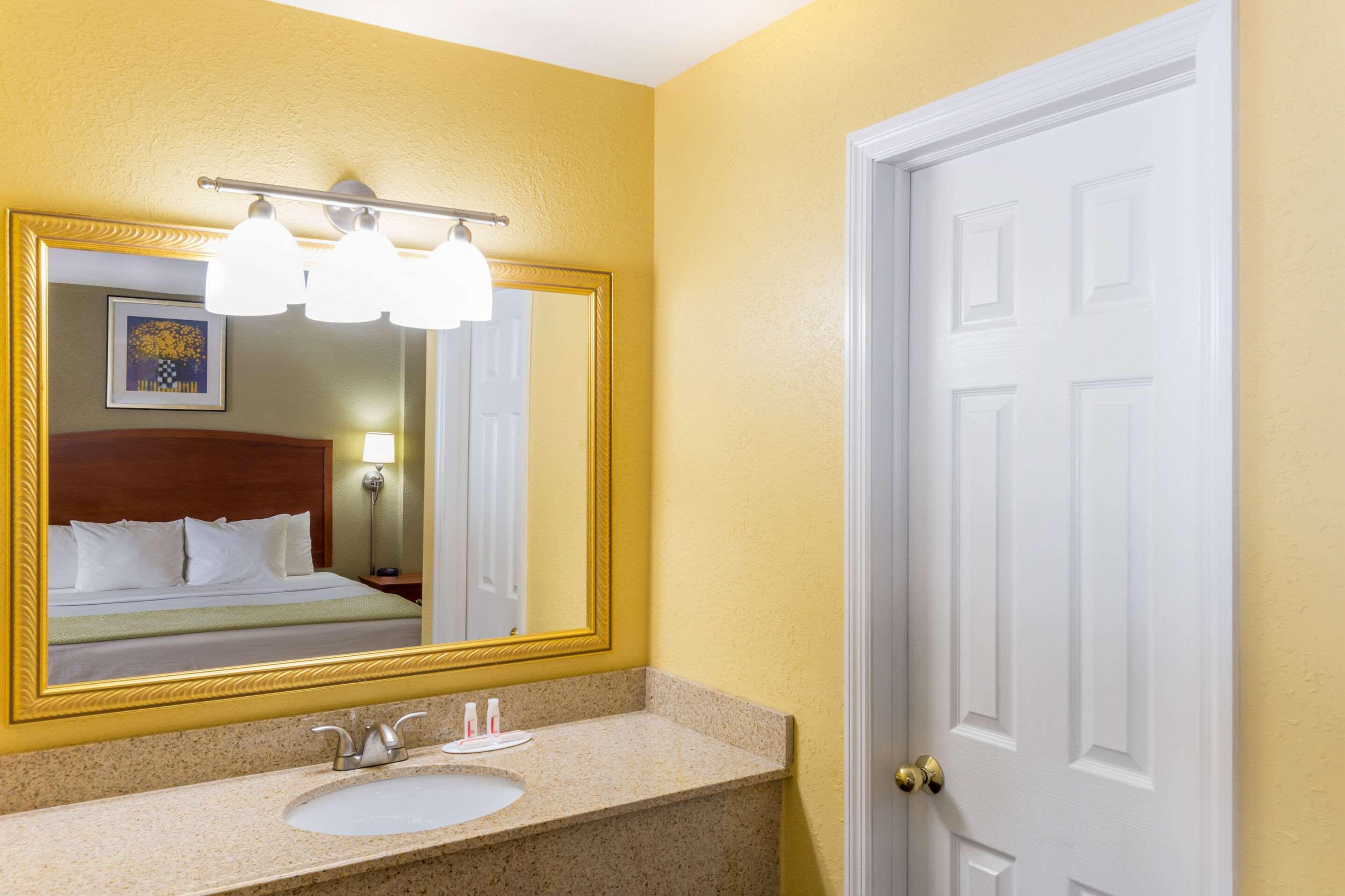 Quality Inn Poughkeepsie Extérieur photo